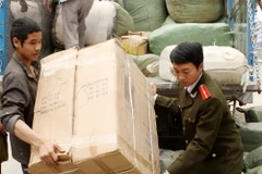 Hà Tĩnh: Bắt giữ hai ôtô vận chuyển hàng nhập lậu từ Trung Quốc