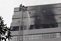 Cảnh sát chữa cháy Hà Nội tiếp nhận 2 xe thang cao 18 tầng nhà