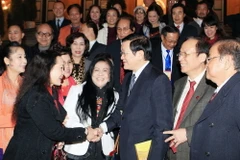 Chủ tịch nước gặp mặt đoàn các nghệ sỹ sân khấu Việt Nam