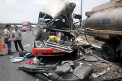 Va chạm trên đường 21B: Tài xế mắc kẹt trong cabin hàng giờ