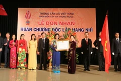 Trao Huân chương Độc lập hạng Nhì cho Ban Tin trong nước TTXVN