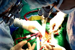 Cứu sống bệnh nhân bị dao đâm xuyên qua phổi đến tim