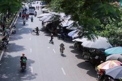 Hà Nội: Nhiều nơi vỉa hè, lòng đường vẫn chưa đi vào nền nếp 