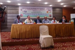 Các khách mời chính và khách danh dự tại Hội thảo. (Ảnh: Huy Lê/Vietnam+)