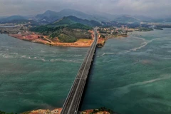 Cao tốc Hạ Long-Vân Đồn nhìn từ trên cao. (Ảnh: TTXVN phát)