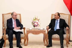 Thủ tướng Nguyễn Xuân Phúc tiếp Chủ tịch Tổ chức hỗ trợ đại học thế giới CHLB Đức. (Ảnh: Văn Điệp/TTXVN)