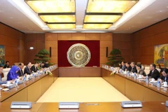 Ủy ban Đối ngoại của Quốc hội làm việc với Đoàn Ủy ban Đối ngoại, Hợp tác Quốc tế, Thông tin và Truyền thông Quốc hội Campuchia. (Ảnh: Dương Giang/TTXVN)