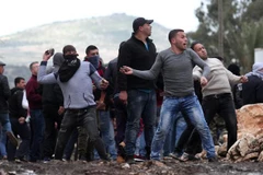 Người biểu tình Palestine đụng độ với binh sĩ Israel tại làng Kufr Qadoom, gần thành phố Nablus, Bờ Tây, ngày 15/3/2019. (Ảnh: THX/ TTXVN)