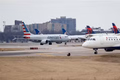 Máy bay Boeing 737 Max 8 của Hãng hàng không American Airlines hạ cánh tại sân bay quốc gia Reagan ở Washington DC., ngày 13/3/2019. (Ảnh: THX/TTXVN)