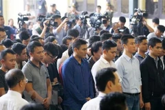 Các bị cáo nghe Hội đồng xét xử tuyên án. (Ảnh: Trung Kiên/TTXVN)