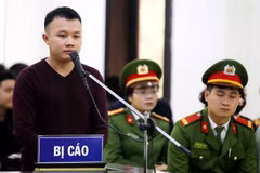 Bị cáo Trần Văn Khoa trả lời tại phiên tòa. (Ảnh: Trung Kiên/TTXVN)