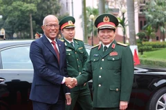 Đại tướng Ngô Xuân Lịch đón Bộ trưởng Delfin Negrillo Lorenzana. (Ảnh: Dương Giang/TTXVN)