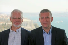 Hai phóng viên Joerg Brase và Thomas Seibert. (Nguồn: EFE)