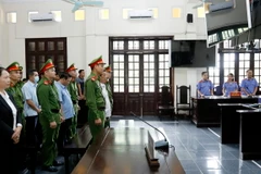 Các bị cáo bị tuyên án trong phiên tòa xét xử sơ thẩm. (Ảnh: Quốc Khánh/TTXVN)