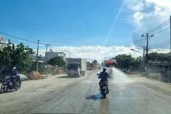 Trong ảnh: Một số ít đoạn tuyến được thi công cầm chừng. (Ảnh: Quang Thái/TTXVN)