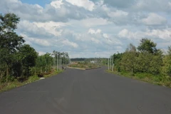 Dự án đầu tư xây dựng đường Hồ Chí Minh đoạn tránh phía Đông thành phố Buôn Ma Thuột, tỉnh Đắk Lắk đoạn qua xã Ea Tiêu, huyện Cư Kuin. (Ảnh: Tuấn Anh/TTXVN)