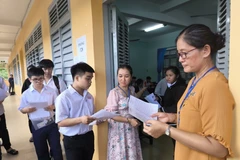 Thí sinh dự thi tốt nghiệp trung học phổ thông (Ảnh: Huỳnh Phúc Hậu/TTXVN)