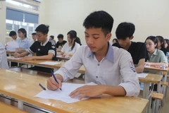 Thí sinh dự thi Tốt nghiệp trung học phổ thông. (Ảnh: Bích Huệ/TTXVN)