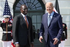 Tổng thống Hoa Kỳ Joe Biden chào đón Tổng thống Kenya William Ruto tại Nhà Trắng ở Washington, Mỹ, ngày 22/5. (Nguồn: Reuters)