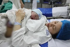 Bé trai Trần Hữu Nghị chào đời tại Bệnh viện Phụ sản Trung ương. (Nguồn: Báo Nhân dân)