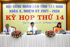 Lãnh đạo HĐND tỉnh Tây Ninh chủ trì kỳ họp. (Ảnh: Minh Phú/TTXVN)