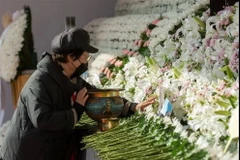 Tưởng niệm các nạn nhân thiệt mạng trong thảm kịch giẫm đạp tại Seoul, Hàn Quốc. (Ảnh: THX/TTXVN)