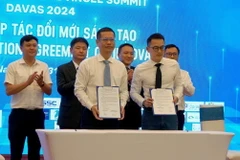 Sở Khoa học và Công nghệ thành phố Đà Nẵng ký kết hợp tác với KILSA Global (Tổ chức thúc đẩy kinh doanh và đầu tư khu vực châu Á) về hỗ trợ thúc đẩy tăng tốc cho Startup. (Ảnh: Quốc Dũng/TTXVN)