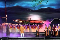 Một tiết mục Ví, Giặm đặc sắc được biểu diễn tại đêm khai mạc Festival Dân ca Ví, Giặm Nghệ Tĩnh 2023. (Ảnh: Văn Tý/TTXVN)