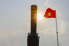 Dàn pháo lễ 105mm đặt tại khuôn viên Bảo tàng Chiến thắng lịch sử Điện Biên Phủ. (Ảnh: Xuân Tư/TTXVN)