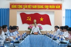 Bí thư Thành ủy Cần Thơ Nguyễn Văn Hiếu làm việc về tiến độ triển khai dự án Khu công nghiệp VSIP Cần Thơ. (Ảnh: Thanh Liêm/TTXVN)