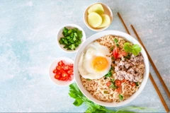 Một bát mỳ ăn liền. 