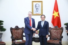 Phó Thủ tướng Trần Lưu Quang tiếp Chủ tịch Ủy ban Thương mại quốc tế của Nghị viện châu Âu Bernd Lange. (Ảnh: An Đăng/TTXVN)