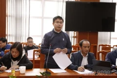 Bí thư Chi bộ, Hiệu trưởng Trường PTDT bán trú Tiểu học Hoàng Thu Phố 1 giải trình vụ việc. (Nguồn: báo Lào Cai)