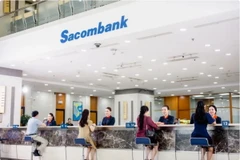 Giao dịch tại Sacombank. (Ảnh: PV/Vietnam+)