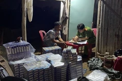 Tang vật thu giữ tại hiện trường. (Ảnh: TTXVN phát)