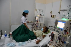 Trung tâm Y tế huyện Xuyên Mộc thường xuyên trong tình trạng quá tải nhưng lại đang thiếu rất nhiều bác sỹ. (Ảnh: Hoàng Nhị/TTXVN)