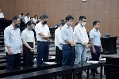Các bị cáo tại phiên tòa ngày 9/8 vừa qua. (Ảnh: Kim Anh/TTXVN)