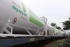 Khởi hành chuyến tàu chở LNG đầu tiên từ Nam ra Bắc bằng đường sắt