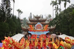 Lễ hội chùa Hương Xuân Giáp Thìn 2024 chính thức khai mạc với chủ đề "Lễ hội chùa Hương an toàn-văn minh-thân thiện." (Ảnh: Thanh Tùng/TTXVN)