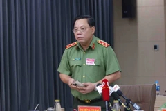 Trung tướng Nguyễn Hải Trung, Giám đốc Công an thành phố Hà Nội trả lời các câu hỏi của phóng viên các cơ quan thông tấn, báo chí. (Ảnh: Phạm Kiên/TTXVN)