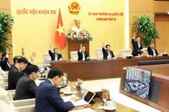 Ủy ban Thường vụ Quốc hội thông qua dự thảo Nghị quyết. (Ảnh: Nhan Sáng/TTXVN)
