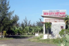 Dự án New City là tổ hợp du lịch cao cấp nhưng sau gần 16 năm triển khai, dự án hiện vẫn là khu đất trống. (Ảnh: Xuân Triệu/TTXVN)