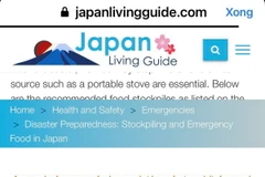 Hướng dẫn trên website Japan Living Guide về loại hàng và định lượng tích trữ cần thiết đề phòng thiên tai, thảm họa. (Ảnh: Nguyễn Tuyến/TTXVN)