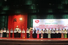 Các y, bác sỹ được vinh danh giải 'Tỏa sáng blouse trắng.' (Nguồn: Cổng Thông tin Điện tử thành phố Đà Nẵng)
