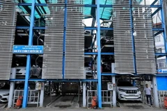 Mỗi lái xe chỉ mất 2-3 phút để đưa xe di chuyển vào trong cũng như ra ngoài bãi đỗ tại các bãi đỗ xe thông minh. (Ảnh: Tuấn Anh/TTXVN)