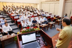 Giáo sư-Tiến sỹ khoa học Đỗ Đức Thái tham luận tại hội thảo. (Ảnh: Thanh Tùng/TTXVN)