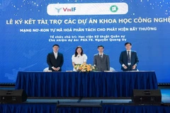 Lễ ký kết thỏa thuận tài trợ giữa Quỹ VINIF với dự án khoa học công nghệ. (Ảnh: Vietnam+)