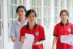 Các thí sinh tại điểm thi Trường Phổ thông Dân tộc nội trú THPT tỉnh Lai Châu. (Ảnh: Nguyễn Oanh/TTXVN)