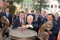 Tổng Bí thư dâng hương tại Khu di tích Hoàng thành Thăng Long 