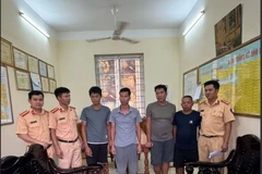 Nhóm 4 đối tượng đánh bạc trên sông Bạch Đằng tại cơ quan Công an. (Nguồn: Công an cung cấp)